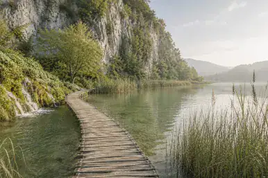 Weite Landschaft im Morgenlicht – Klarheit und Orientierung im Coaching
